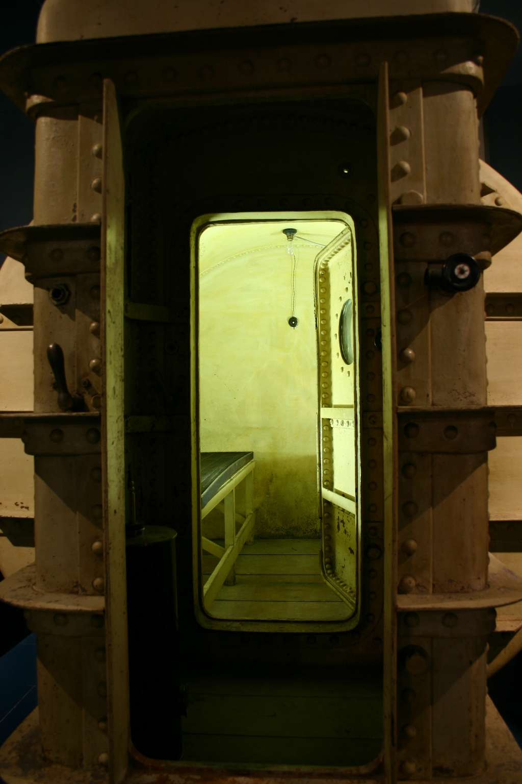 Carlo Forlanini's hyperbaric chamber, Museo per la Storia dell'Università, Pavia - 02.JPG